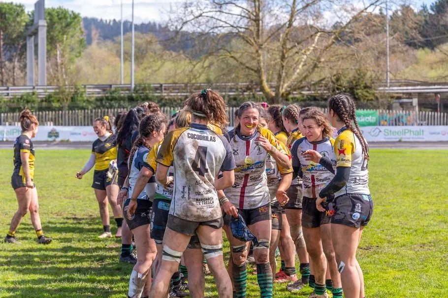 Las Cocos vencen en Fadura (7-13) pero se quedan fuera del play off 4 Gexto 7 Cocos 13. Pasillo final. Gemma en primer plano. Foto Fredymonfoto