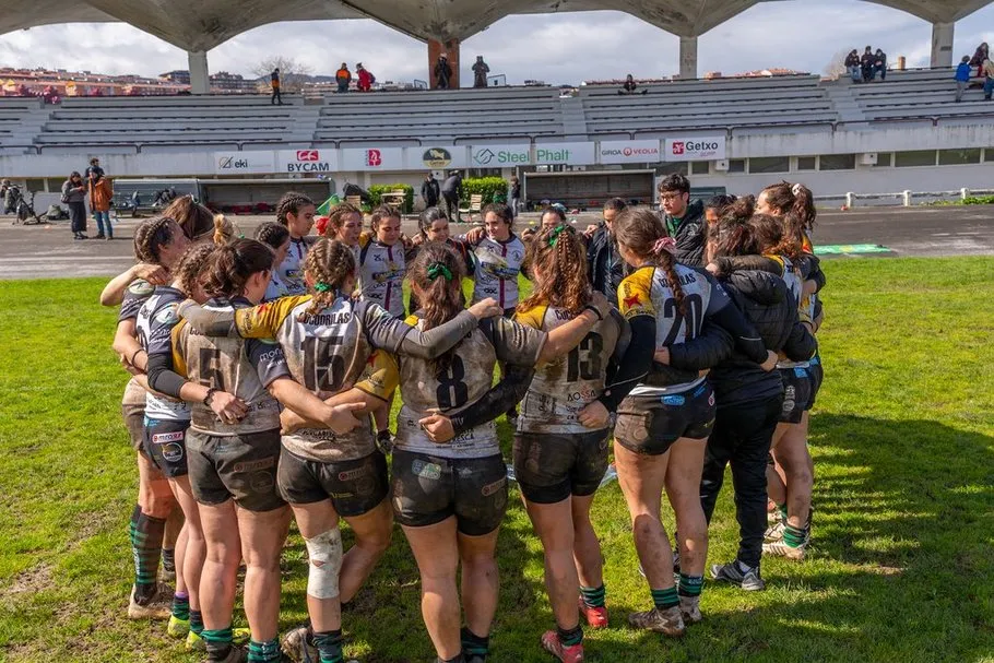 Las Cocos vencen en Fadura (7-13) pero se quedan fuera del play off 1 Gexto 7 Cocos 13. Tras la victoria habla la capitana Merieta Roman. Foto Fredymonfoto